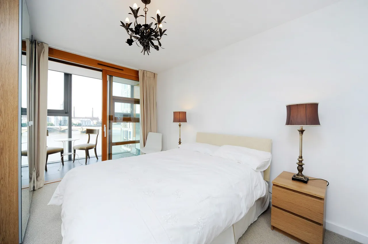 Lombard Road, London, SW11, photo 3