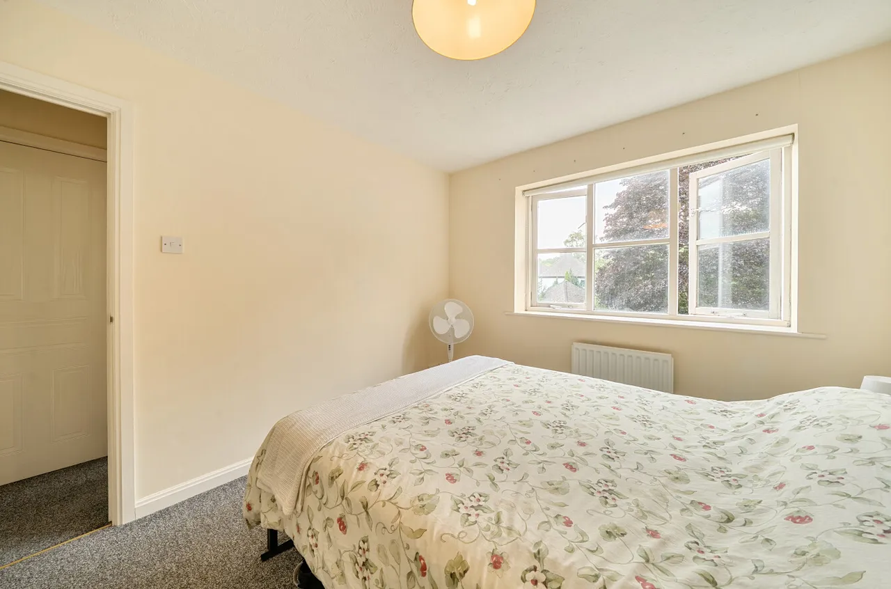 Sycamore Road, Farnborough, Hampshire, GU14 6PH, photo 14