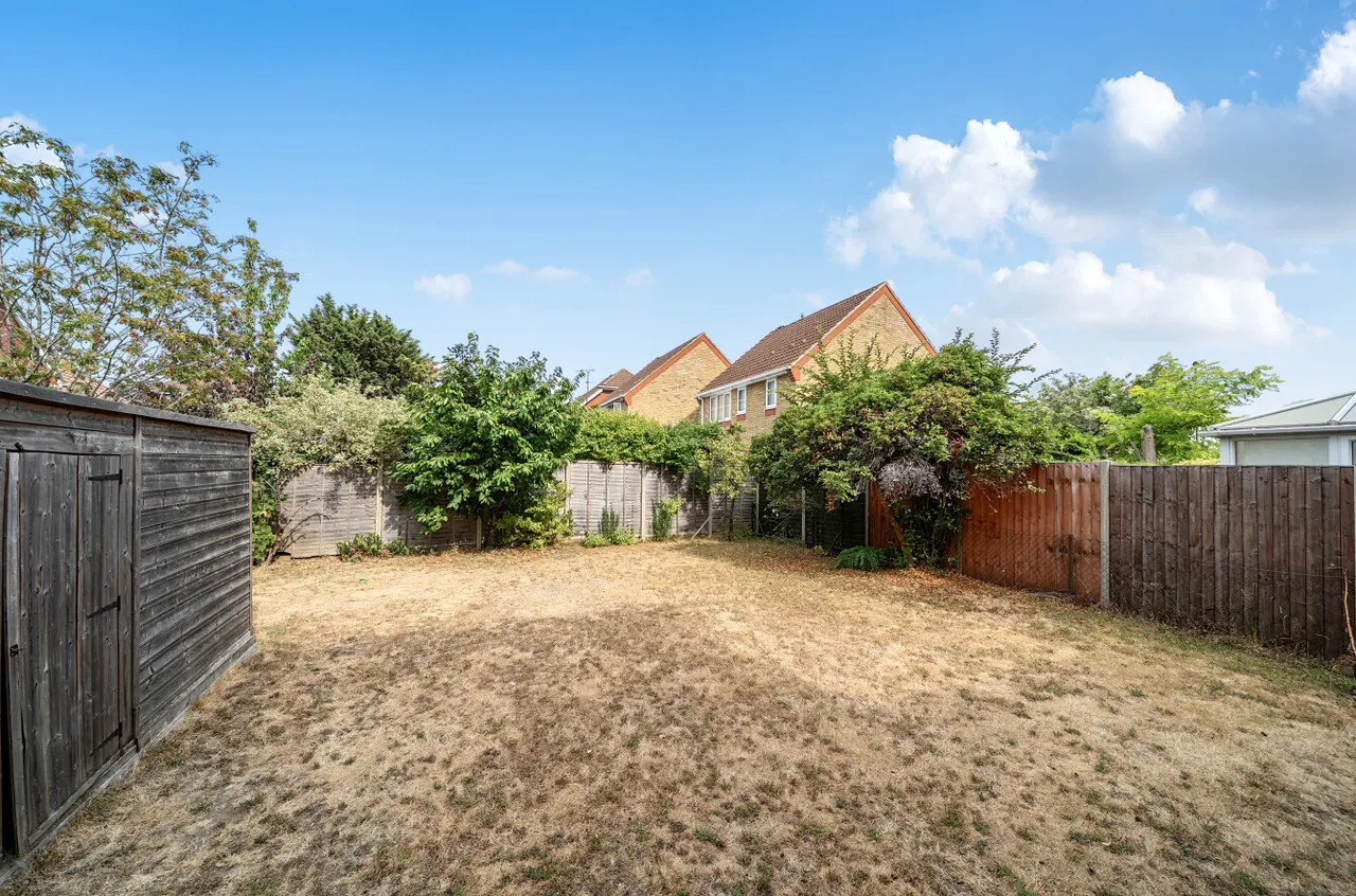 Sycamore Road, Farnborough, Hampshire, GU14 6PH, photo 19