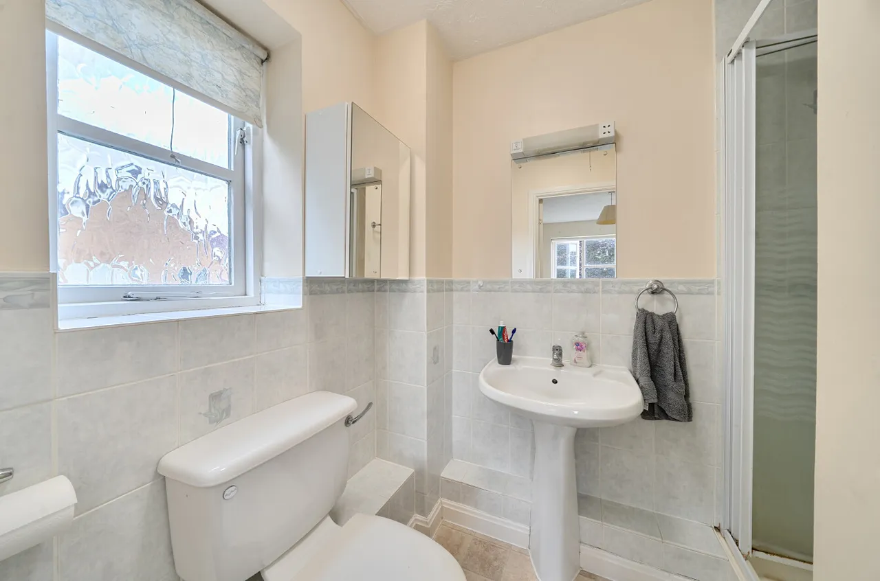 Sycamore Road, Farnborough, Hampshire, GU14 6PH, photo 16
