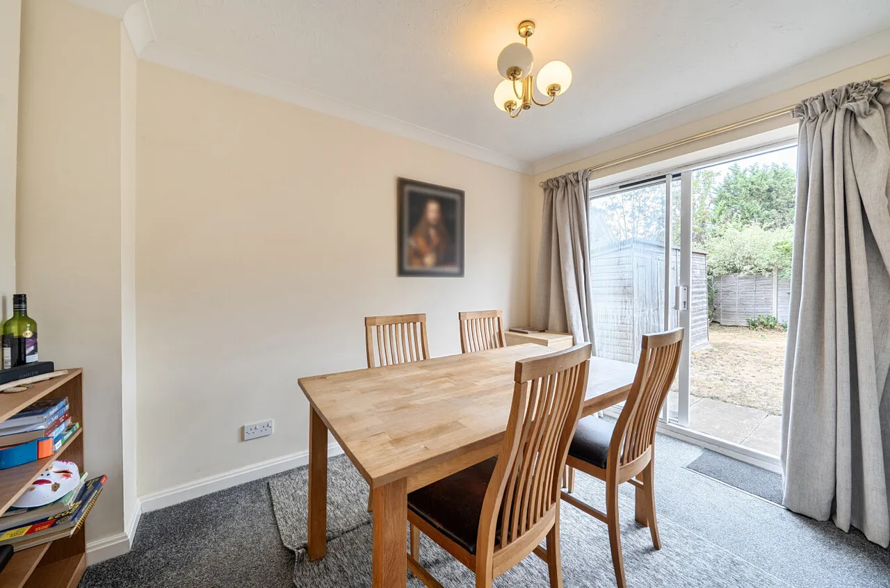 Sycamore Road, Farnborough, Hampshire, GU14 6PH, photo 4