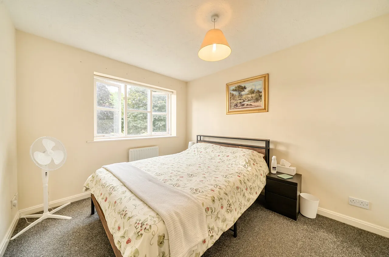 Sycamore Road, Farnborough, Hampshire, GU14 6PH, photo 7