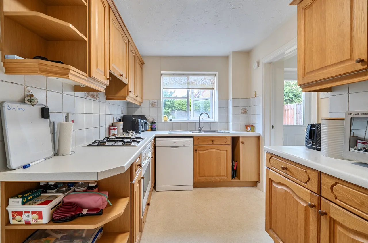 Sycamore Road, Farnborough, Hampshire, GU14 6PH, photo 11
