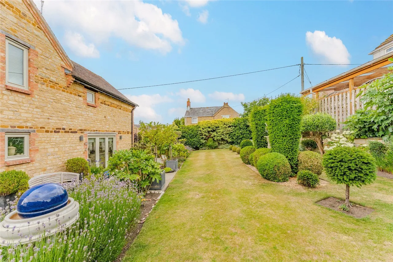 St. Andrews Lane, Titchmarsh, NN14, photo 16