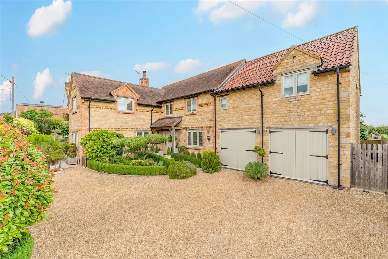 4 bed property for sale, St. Andrews Lane, Titchmarsh, NN14