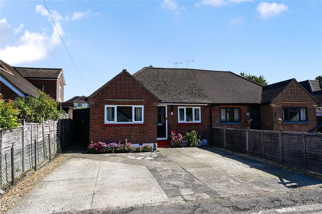 Kings Avenue, Tongham, Farnham, Surrey, GU10 1AU, photo 12