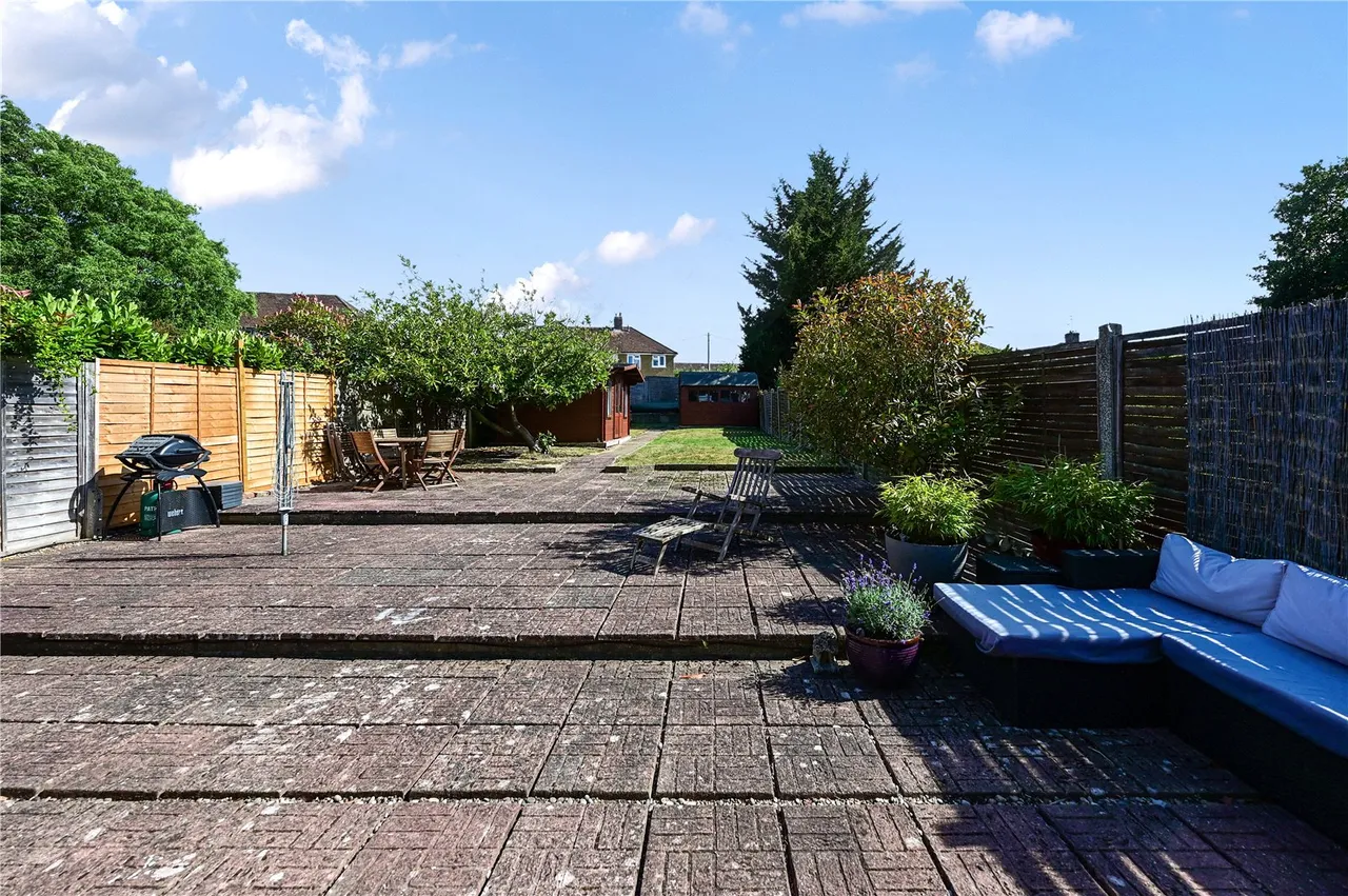 Kings Avenue, Tongham, Farnham, Surrey, GU10 1AU, photo 11