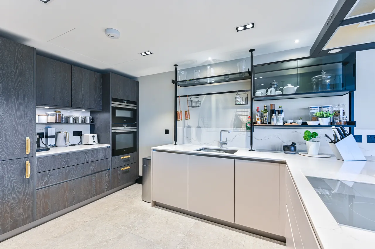 84 Commodore House, Battersea Reach, Juniper Drive, London, photo 4