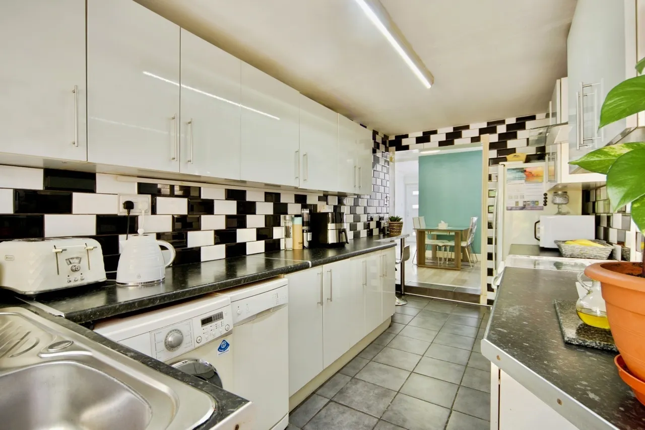 Oval Road North, Dagenham, RM10, photo 16