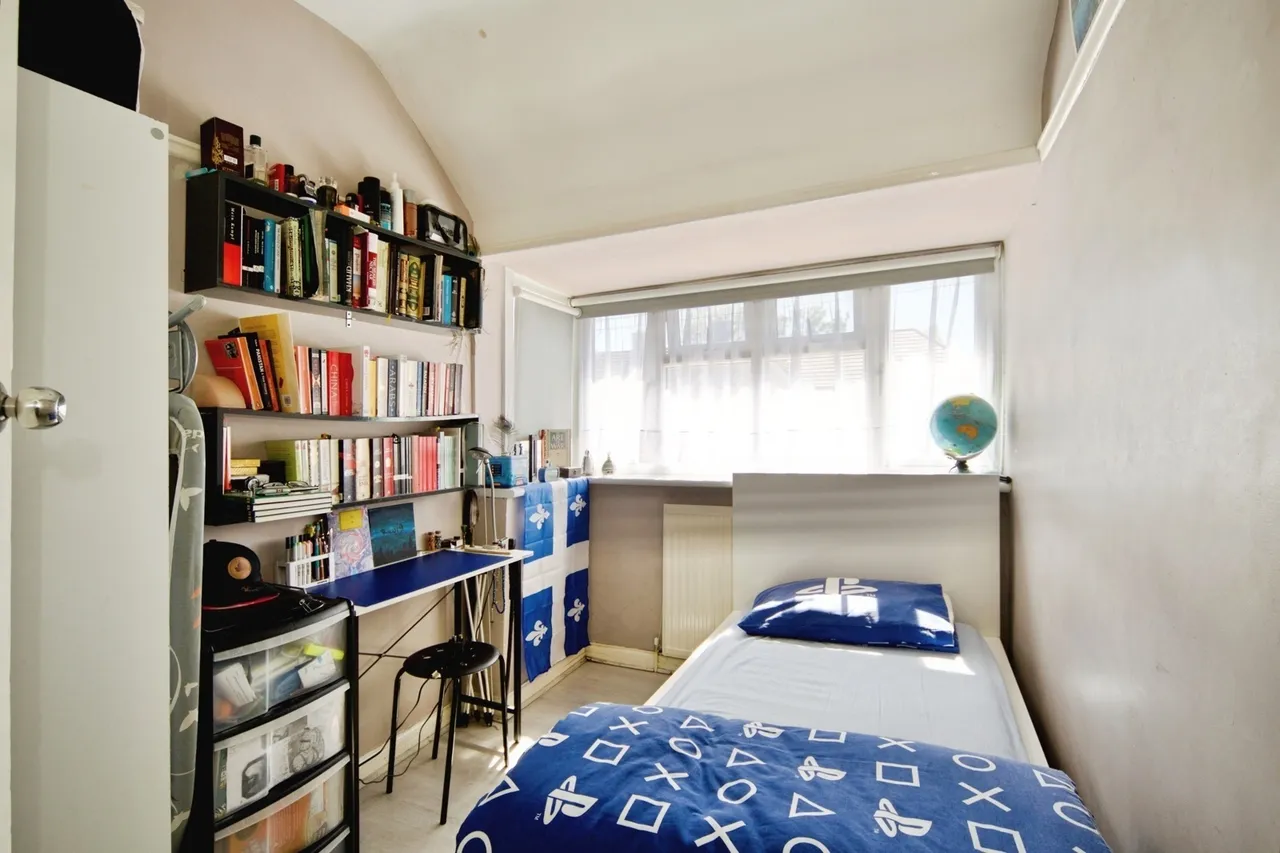 Oval Road North, Dagenham, RM10, photo 5