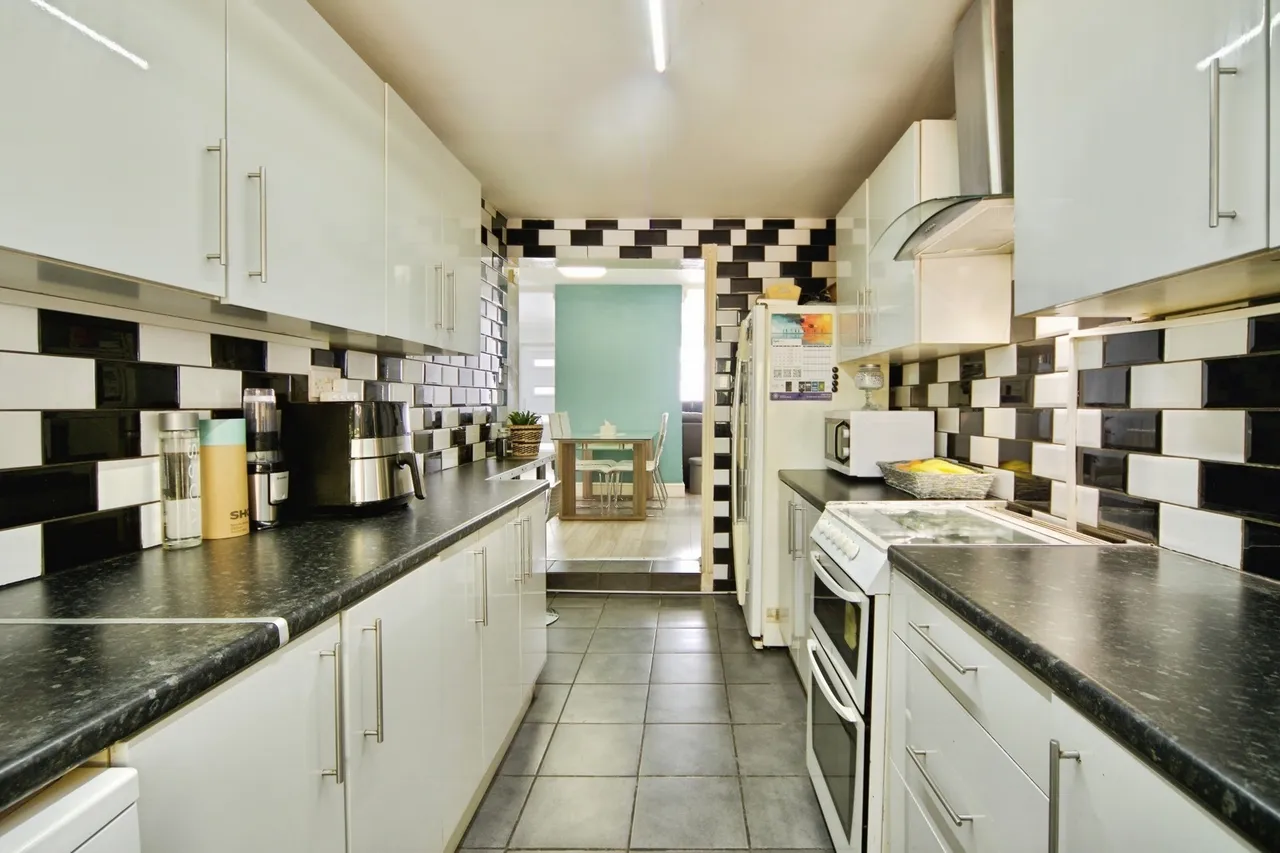 Oval Road North, Dagenham, RM10, photo 15