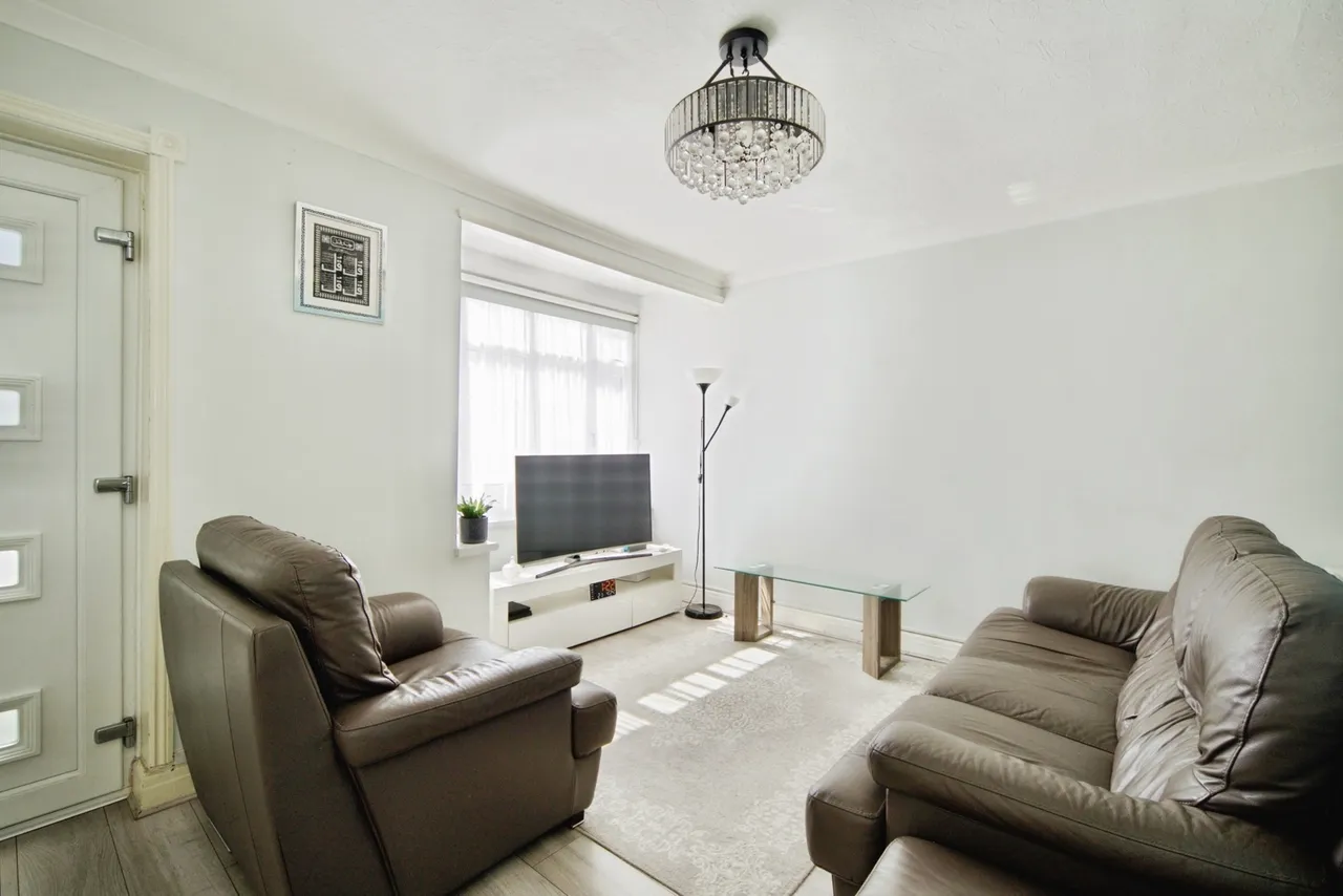Oval Road North, Dagenham, RM10, photo 3