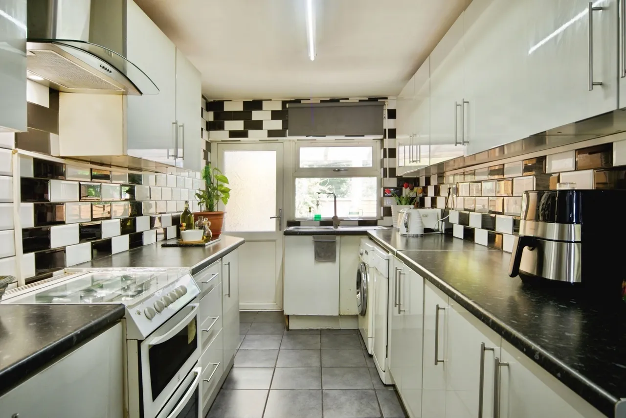 Oval Road North, Dagenham, RM10, photo 2