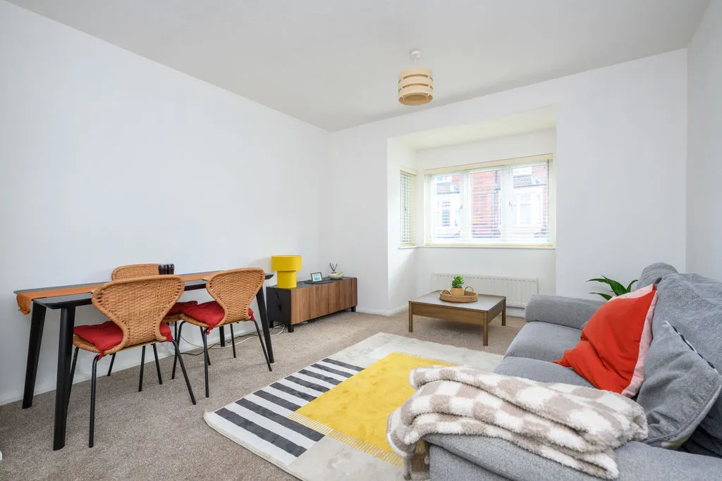 Burn Close, Addlestone KT15 2PJ, photo 3