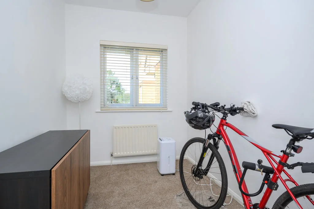 Burn Close, Addlestone KT15 2PJ, photo 6