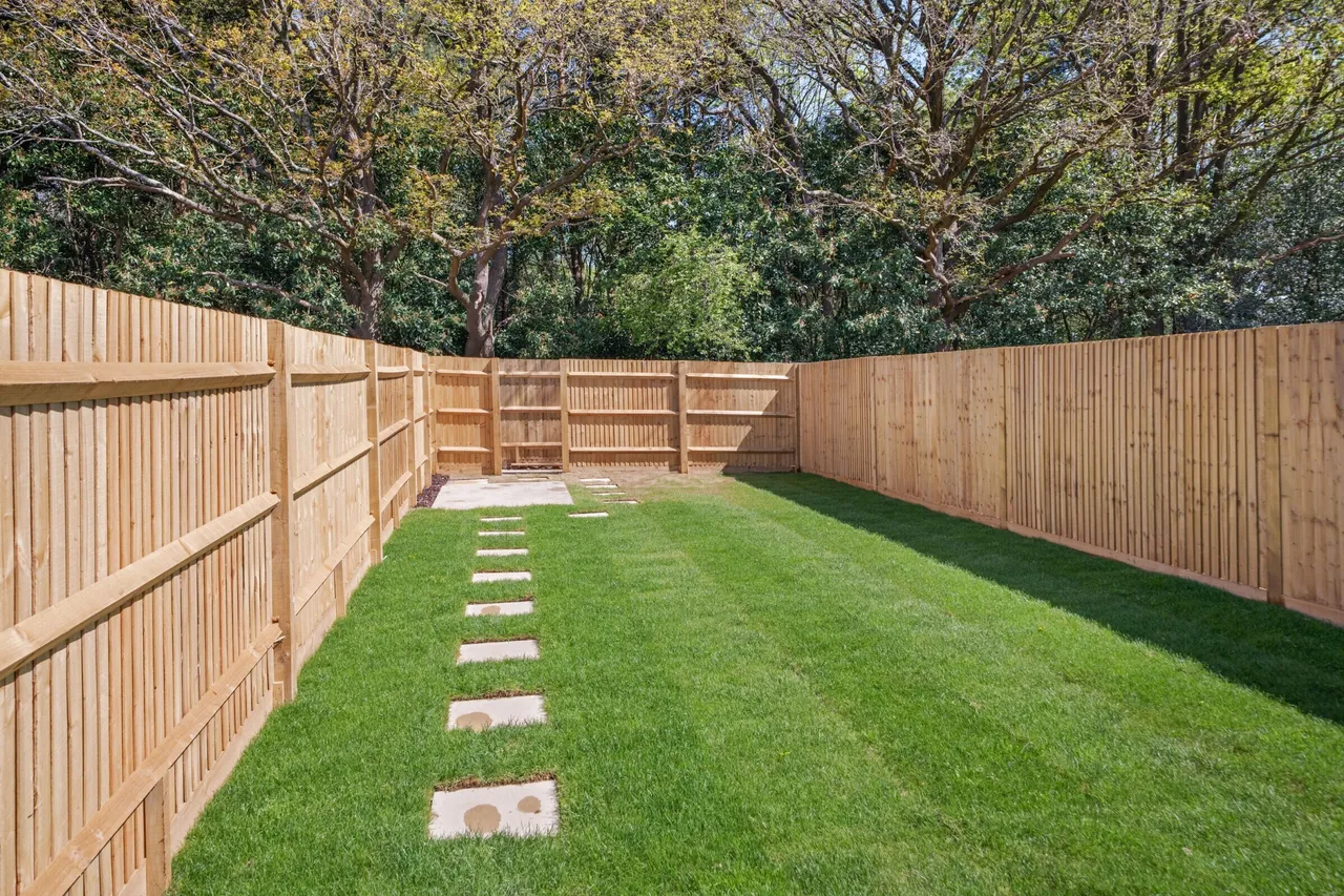 Burstow Grove, Off Haroldslea Drive, RH6, photo 3