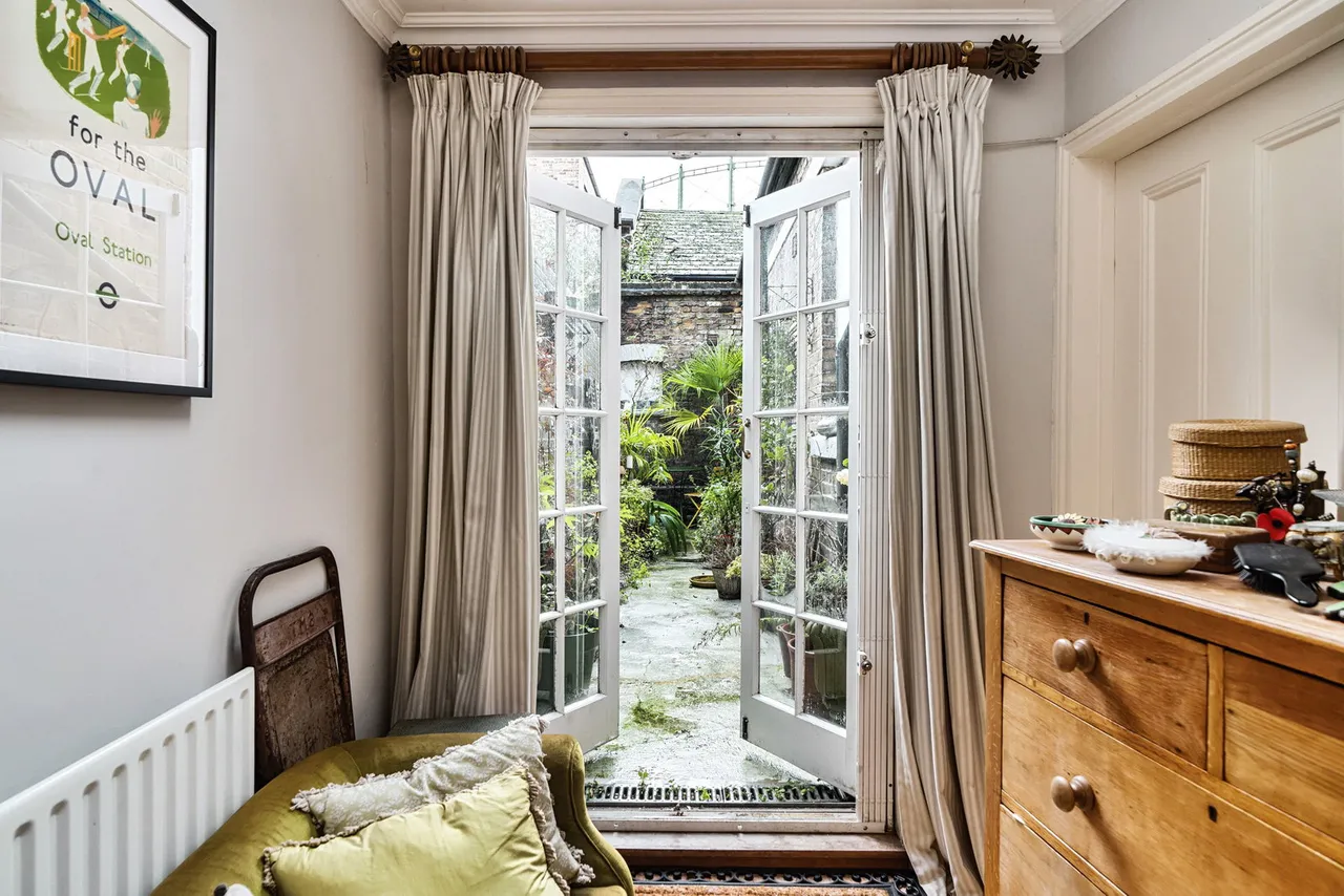 Kennington Road, London, SE11, photo 4