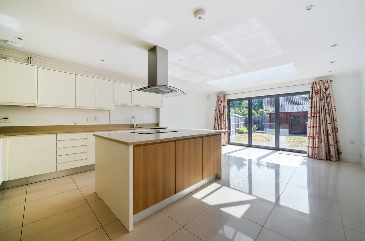 Finchampstead Road, Wokingham, Berkshire, RG41 2NU, photo 2