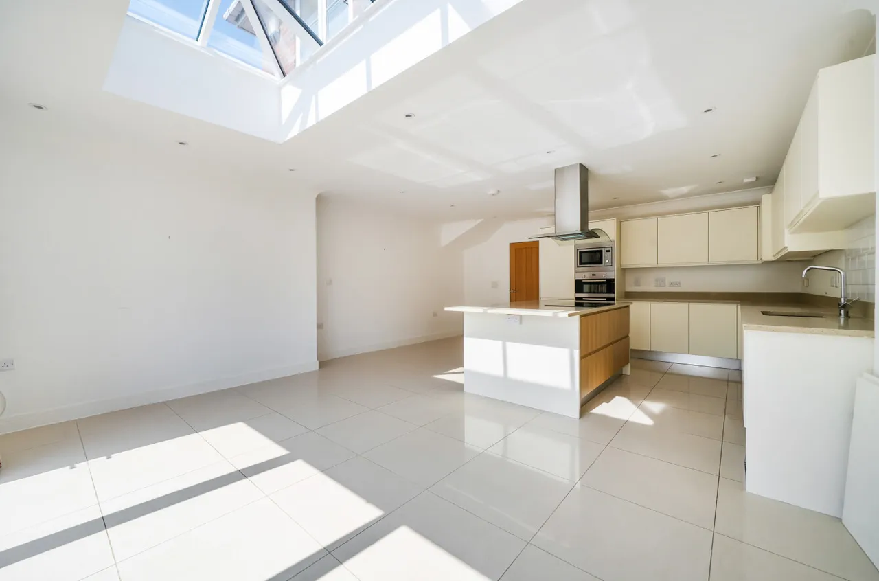 Finchampstead Road, Wokingham, Berkshire, RG41 2NU, photo 3