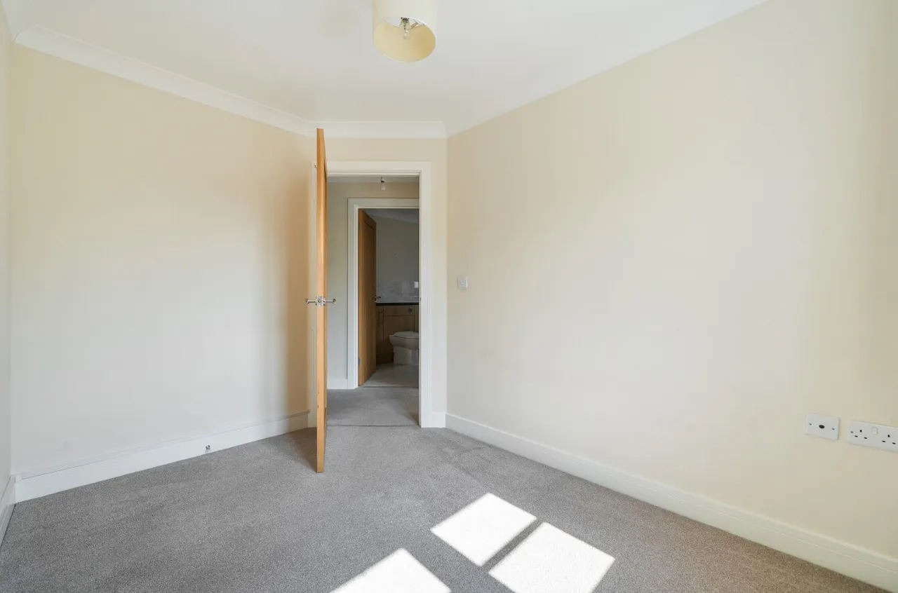Finchampstead Road, Wokingham, Berkshire, RG41 2NU, photo 18