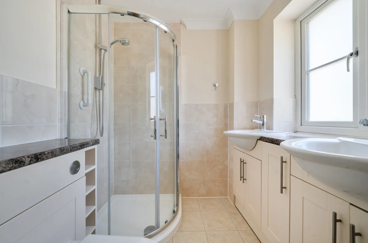 Finchampstead Road, Wokingham, Berkshire, RG41 2NU, photo 13