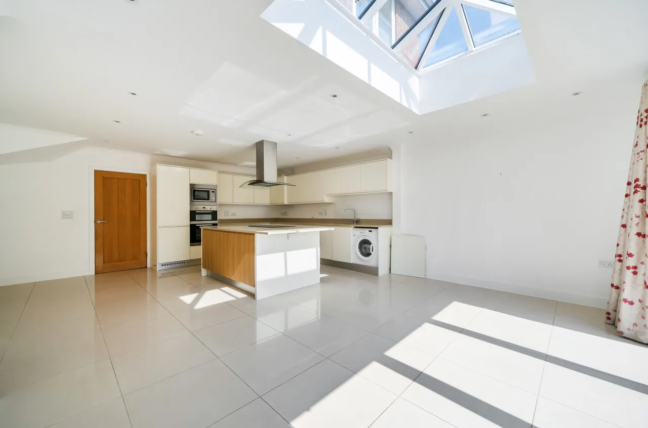 Finchampstead Road, Wokingham, Berkshire, RG41 2NU, photo 9