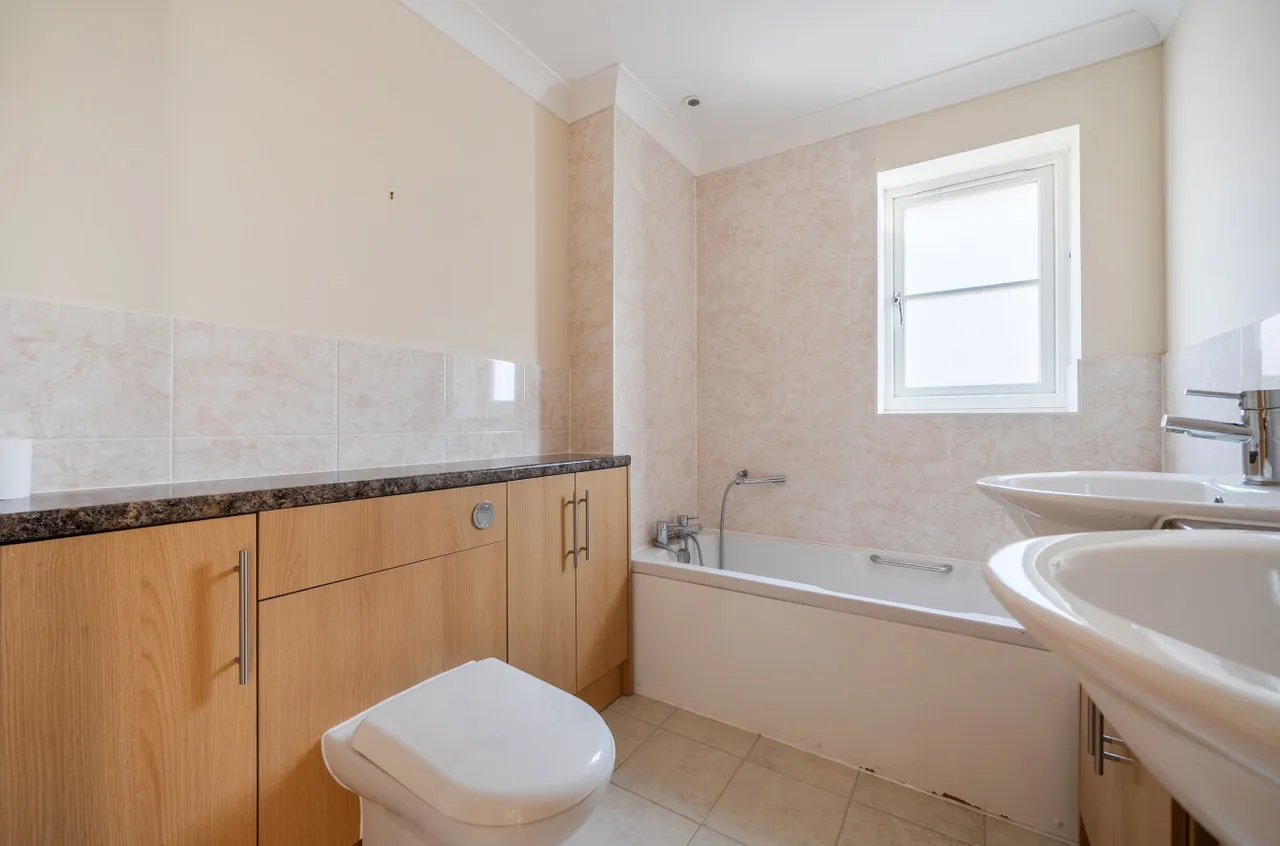Finchampstead Road, Wokingham, Berkshire, RG41 2NU, photo 10