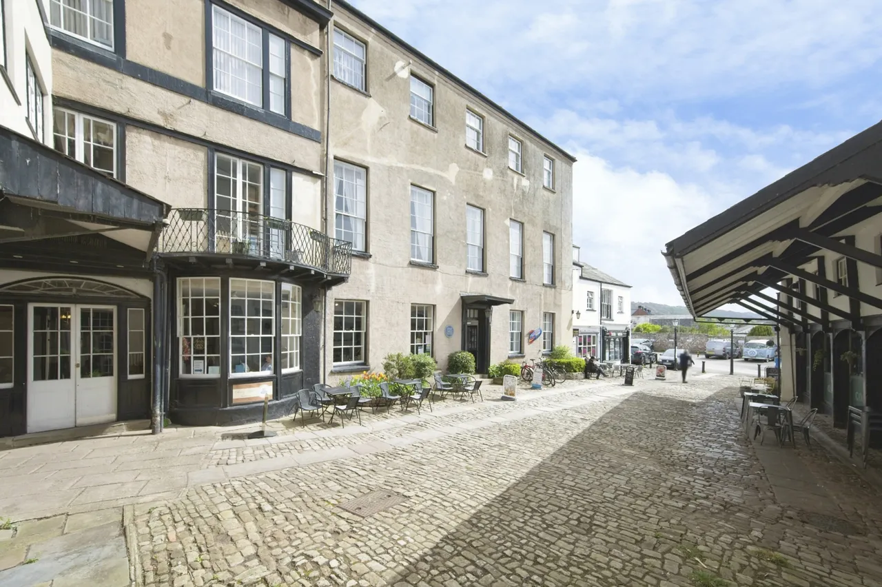 Agincourt Square, Monmouth, Monmouthshire, NP25, photo 2