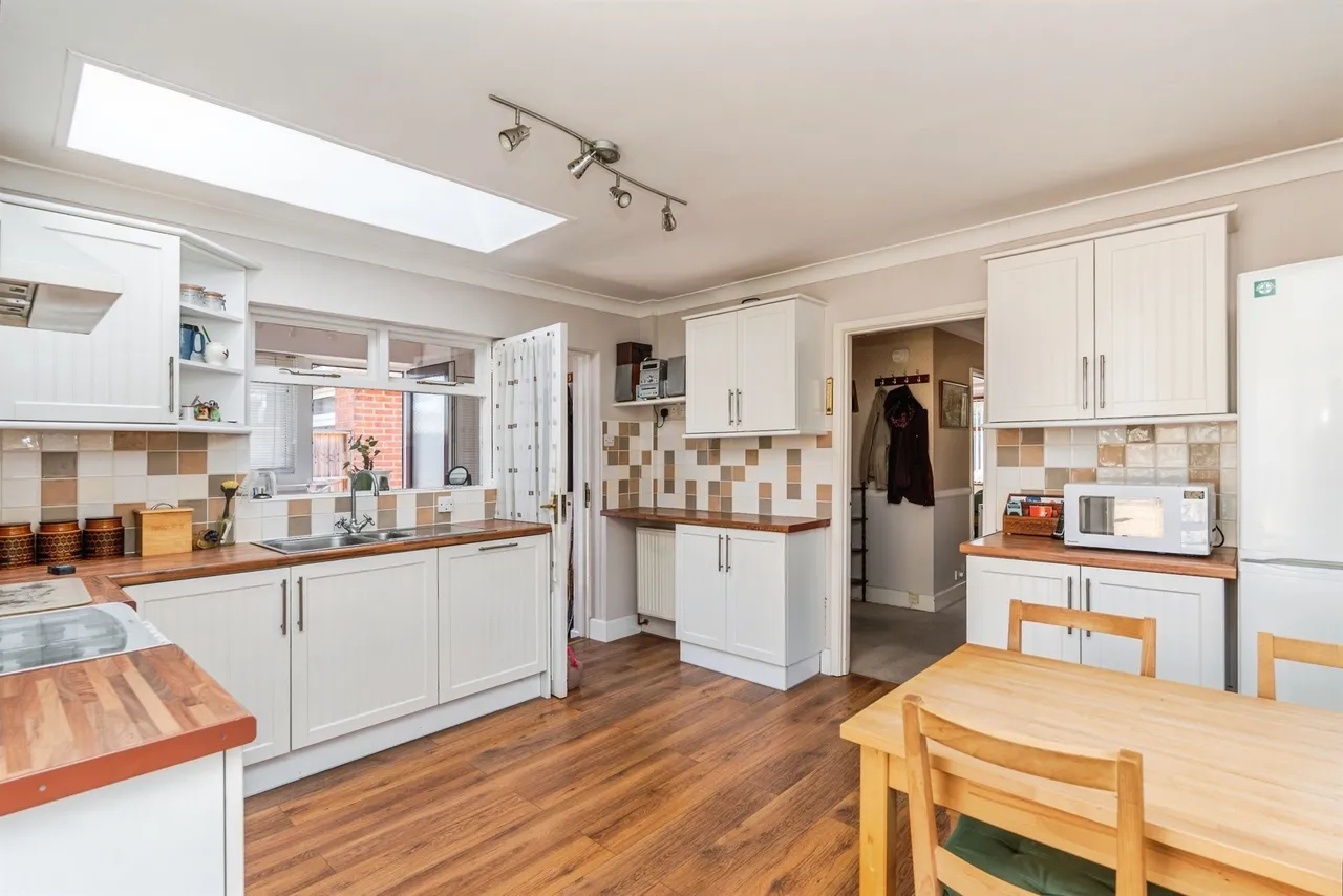 Salisbury Road, Totton, Southampton, photo 4