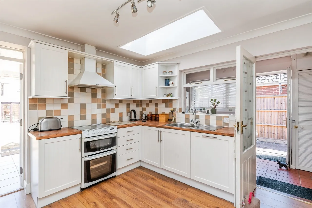 Salisbury Road, Totton, Southampton, photo 10