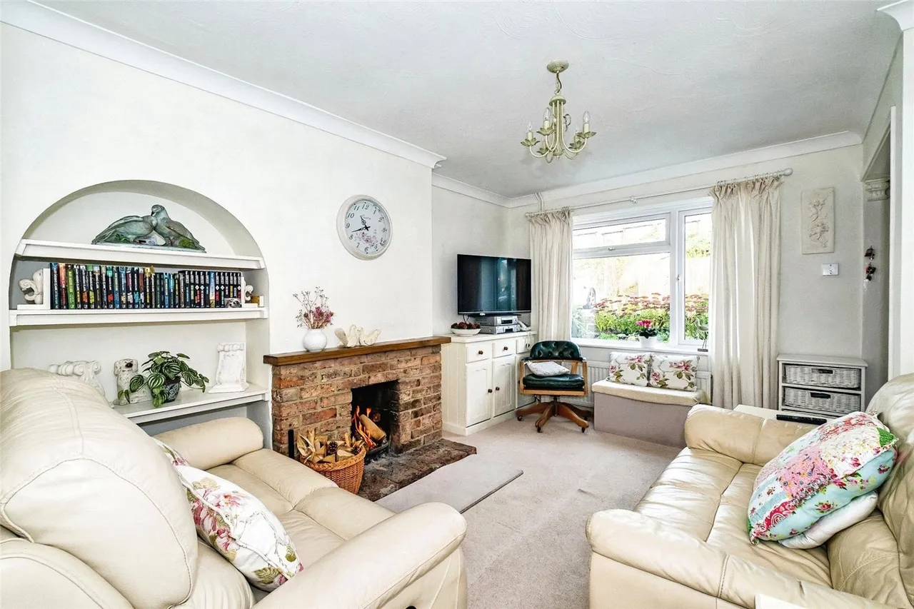 Breach Close, Steyning, BN44, photo 2