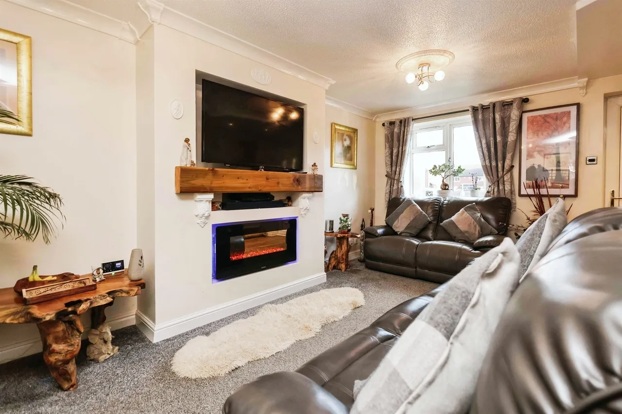 Mallard Drive, OLDBURY, photo 2