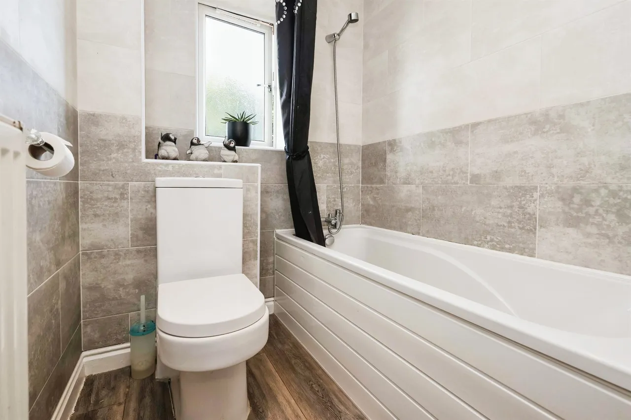 Mallard Drive, OLDBURY, photo 12