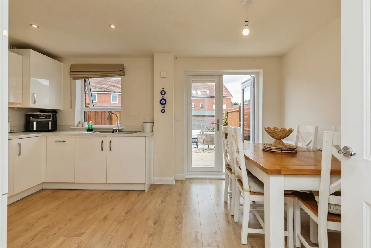 Crocus Road, Emersons Green, Bristol, photo 6