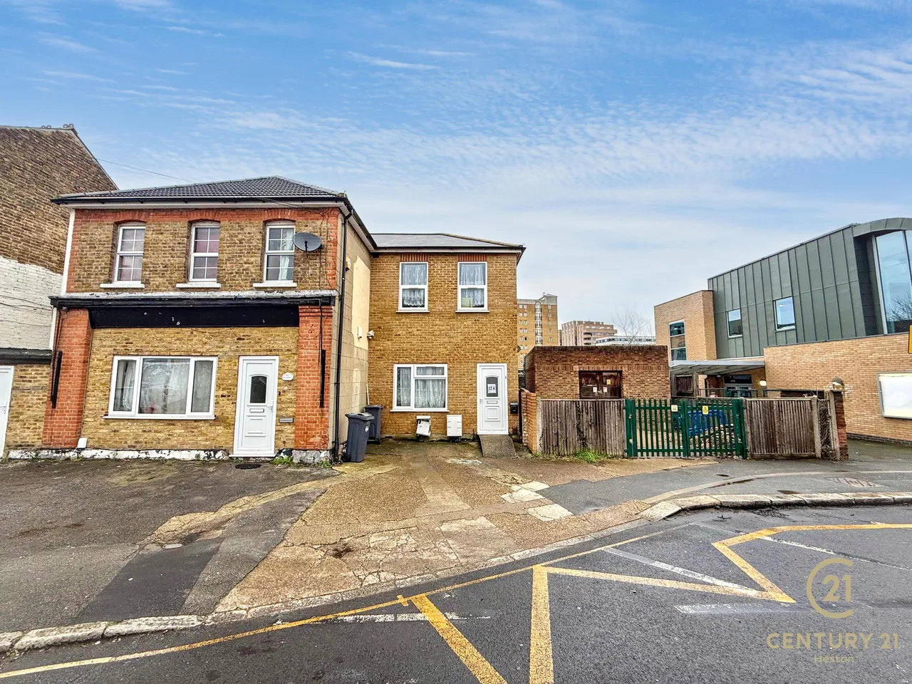 4 bed property for sale, Pears Road, Hounslow, TW3