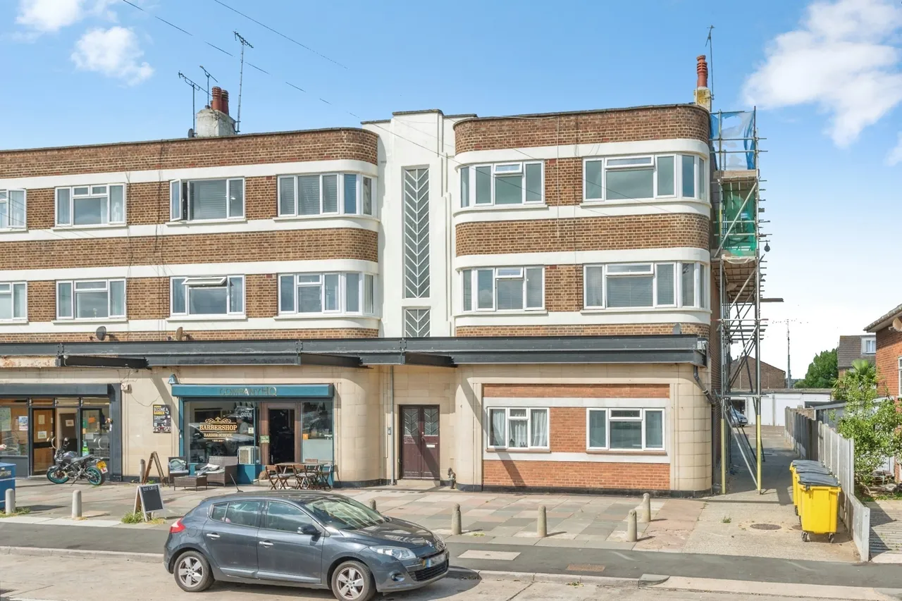 2 bed flat for sale, Manners Way, Southend-on-Sea, SS2