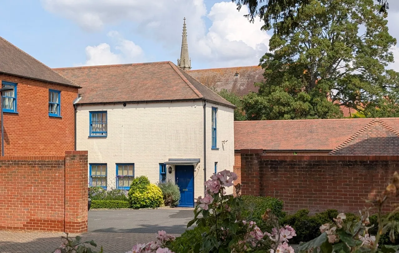 2 bed flat for sale, Newbury Street, Wantage, OX12