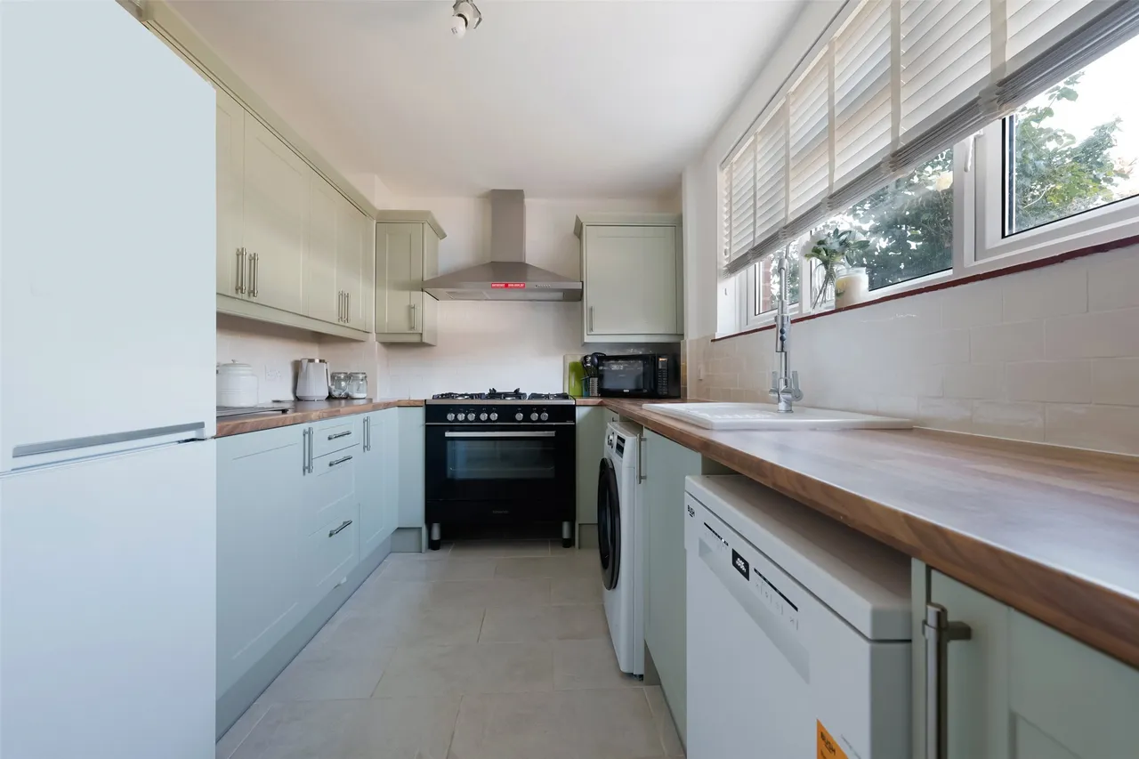 Careys Wood, Smallfield, RH6, photo 4
