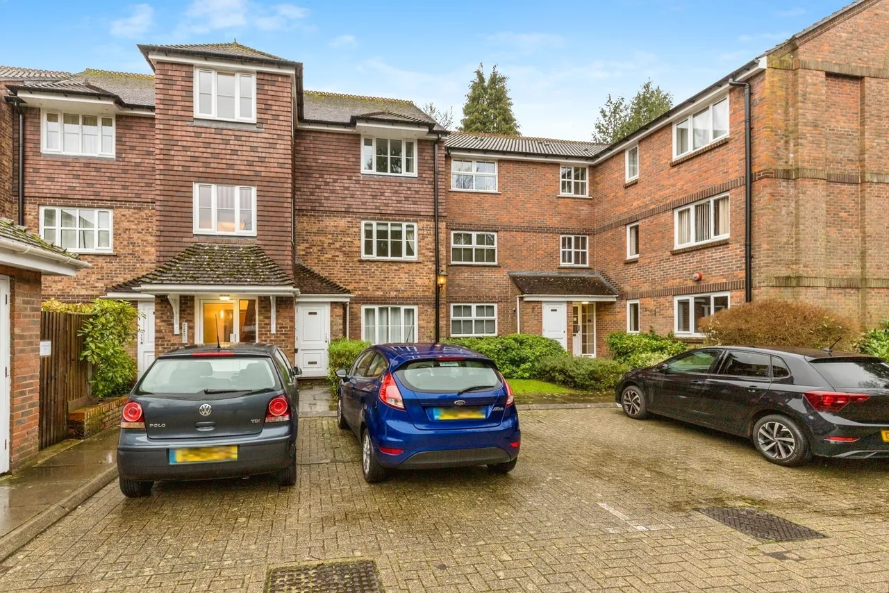 North Parade, Horsham, RH12, photo 13
