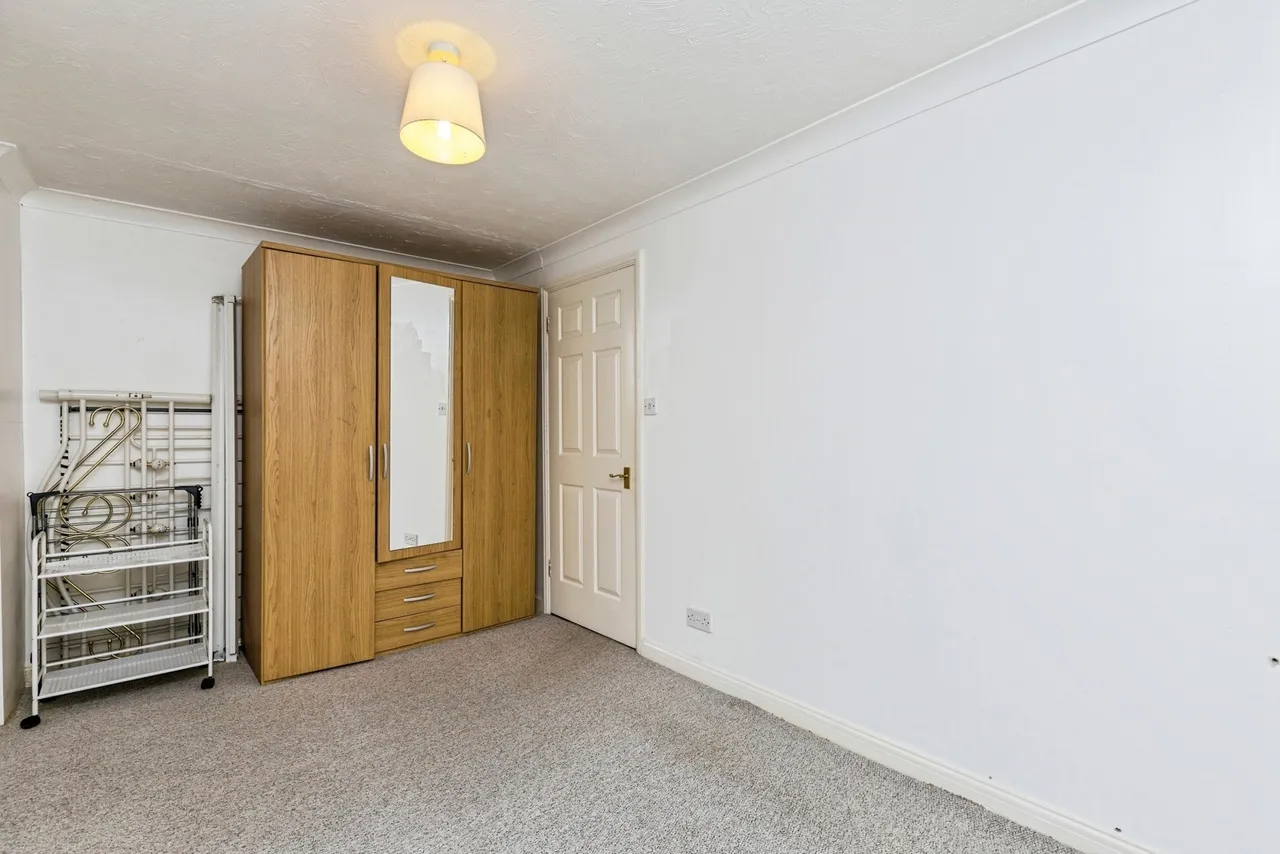 North Parade, Horsham, RH12, photo 10