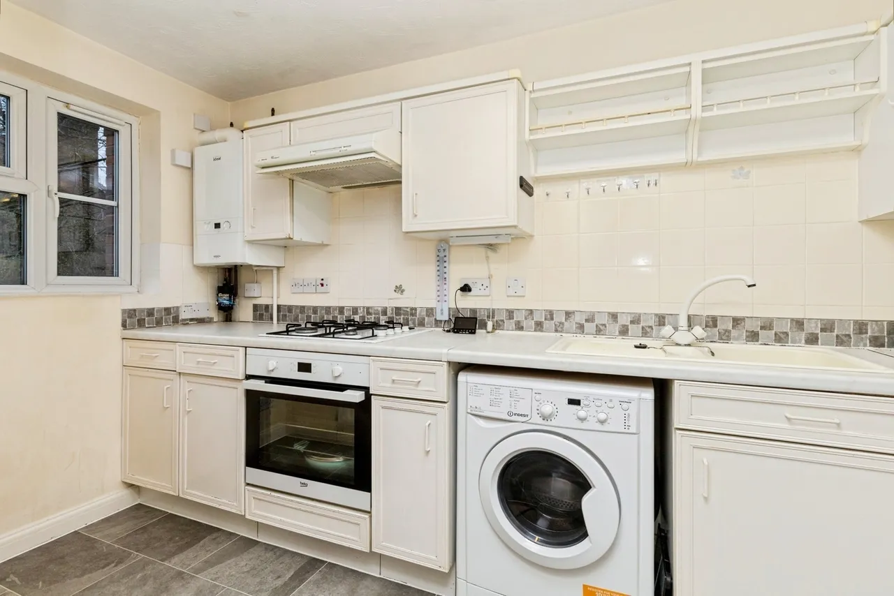 North Parade, Horsham, RH12, photo 9