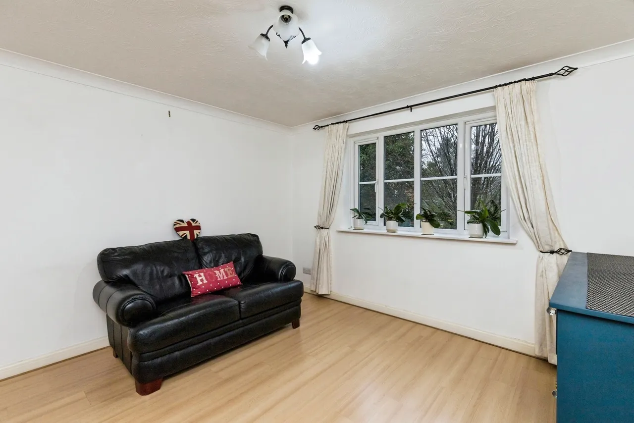 North Parade, Horsham, RH12, photo 7