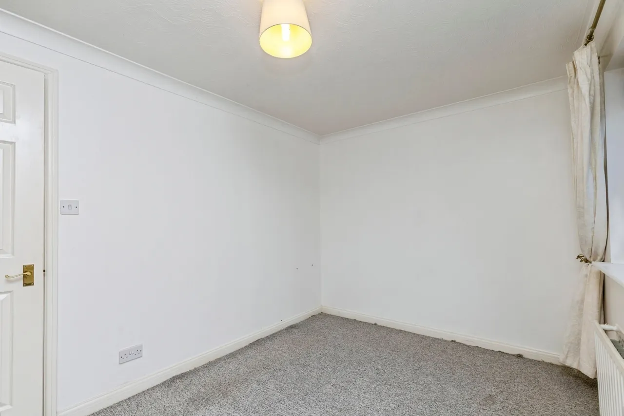 North Parade, Horsham, RH12, photo 12