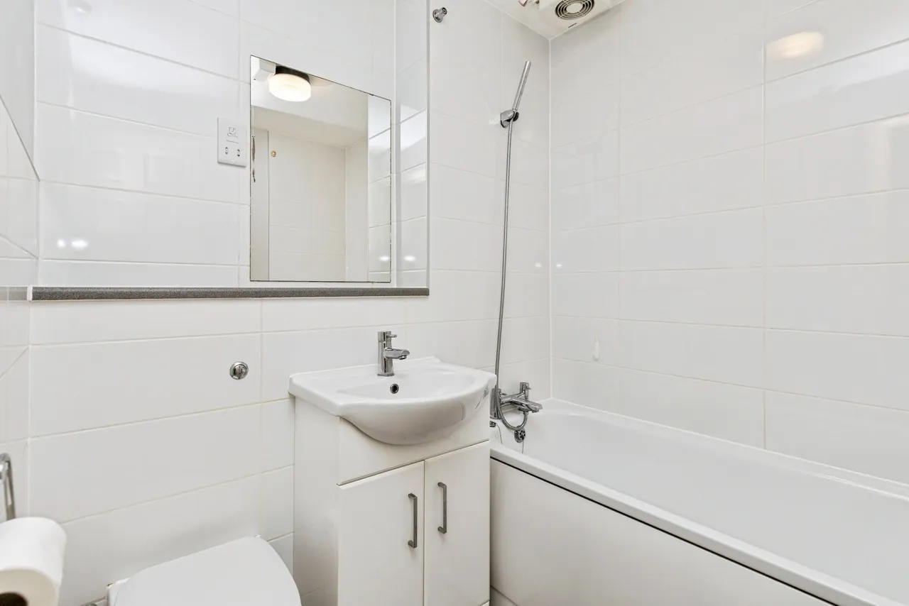 North Parade, Horsham, RH12, photo 5