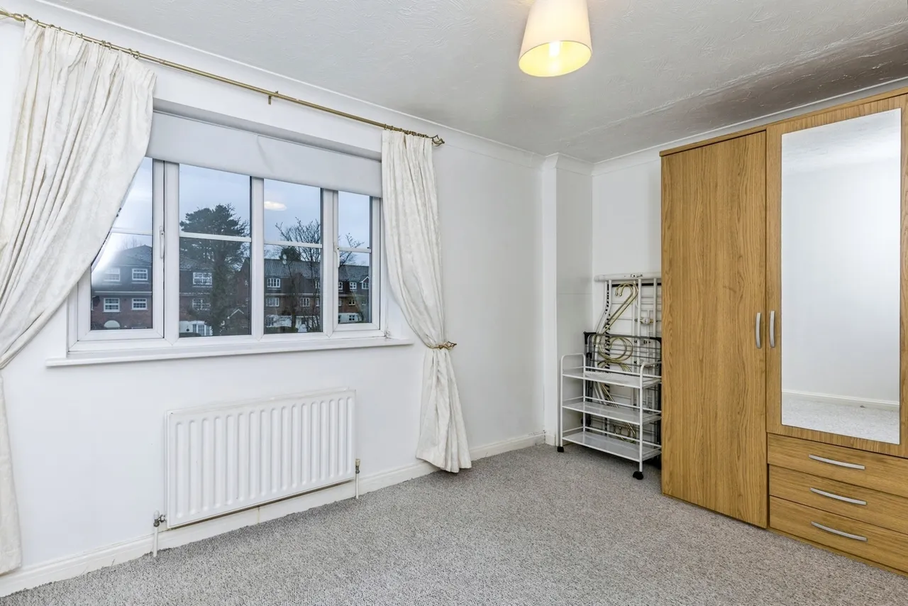 North Parade, Horsham, RH12, photo 4