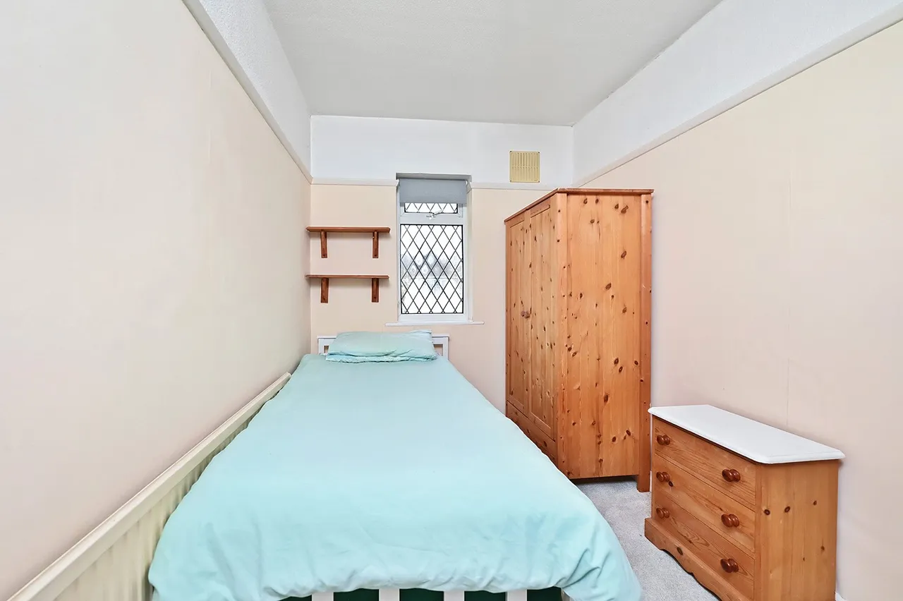 Moorhayes Drive, Laleham, TW18, photo 17