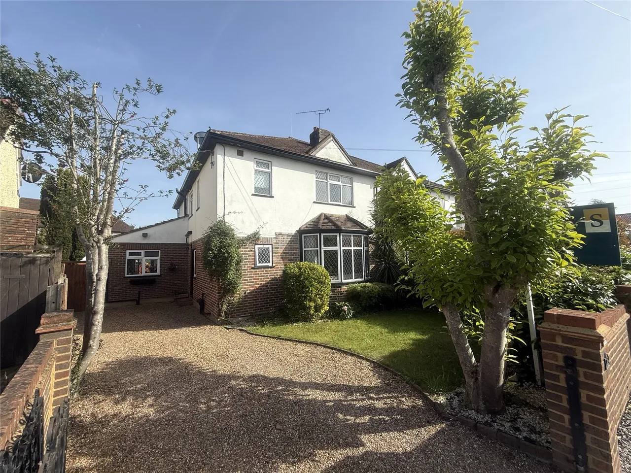 4 bed house for sale, Moorhayes Drive, Laleham, TW18
