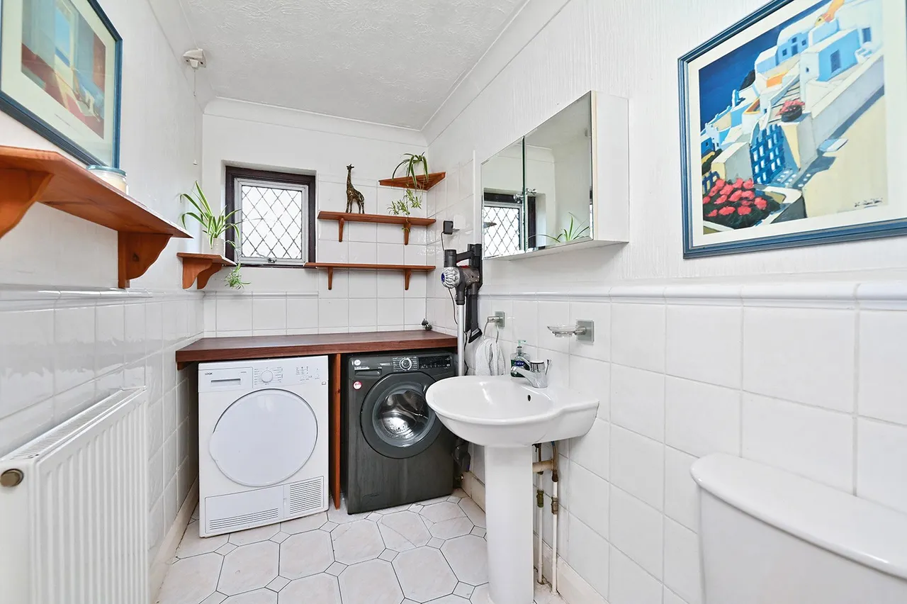 Moorhayes Drive, Laleham, TW18, photo 15