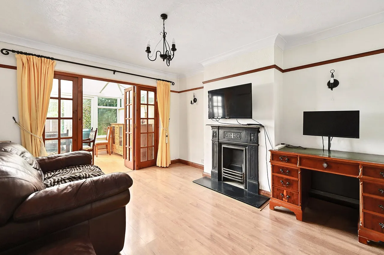 Moorhayes Drive, Laleham, TW18, photo 5