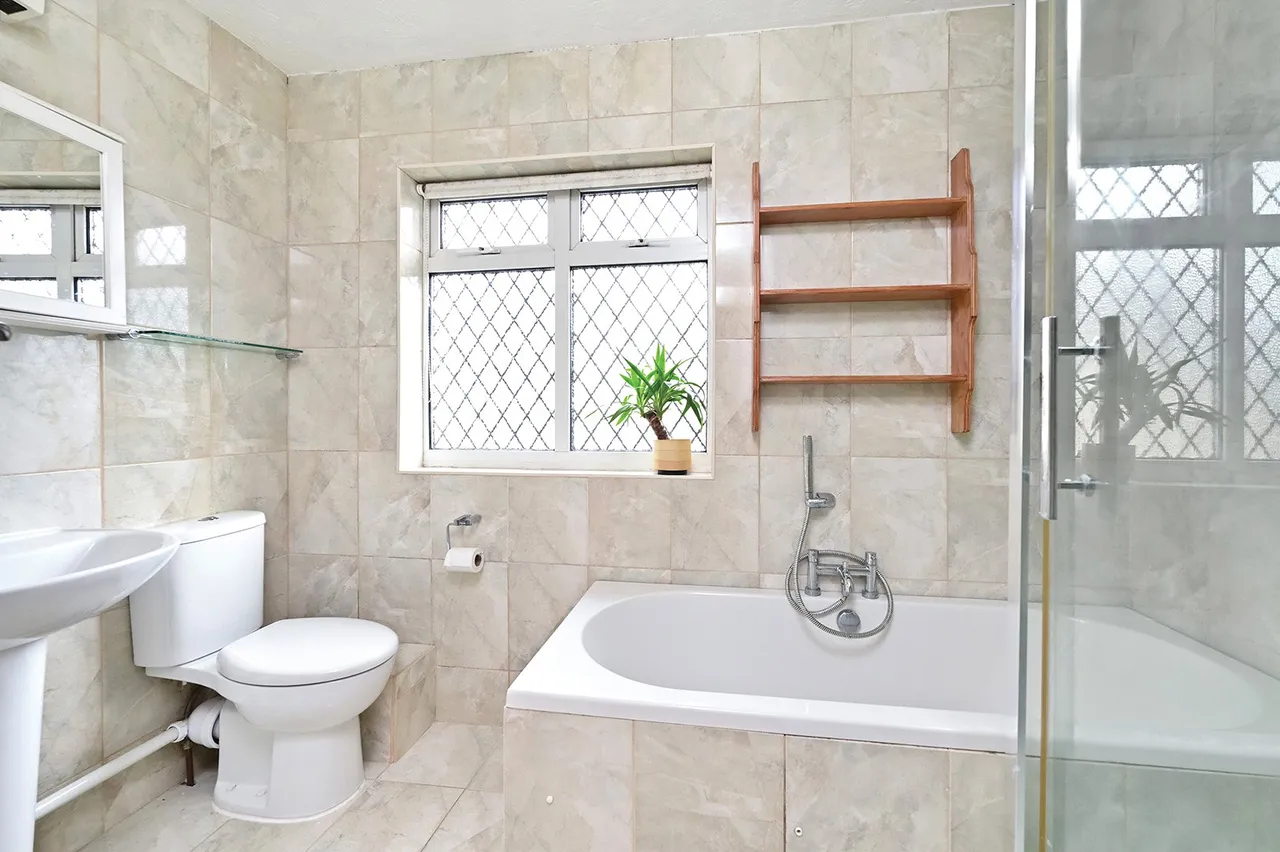 Moorhayes Drive, Laleham, TW18, photo 7